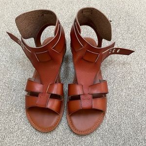 AE size 7 brown gladiator sandals